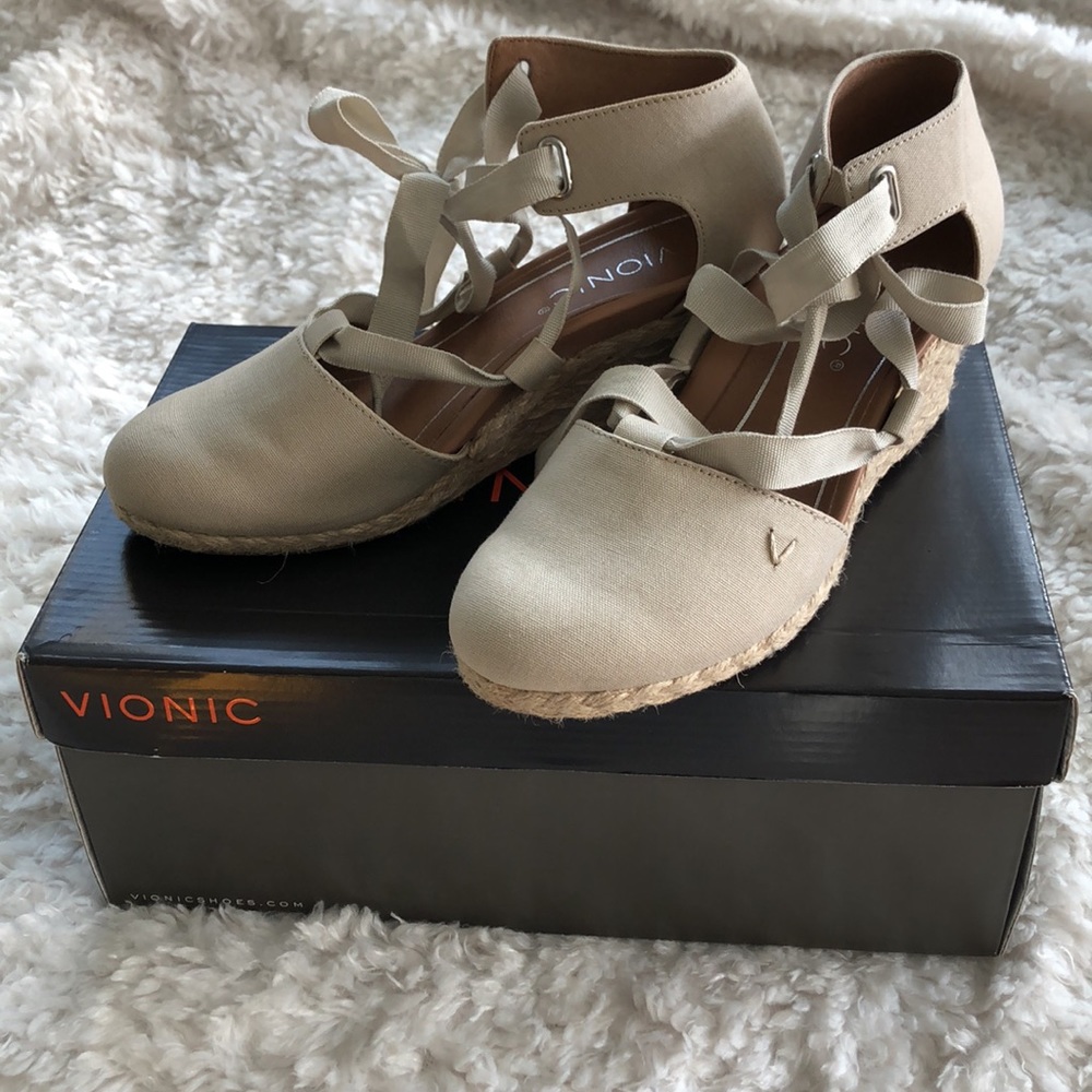Vionic Aruba Kaitlyn wedges